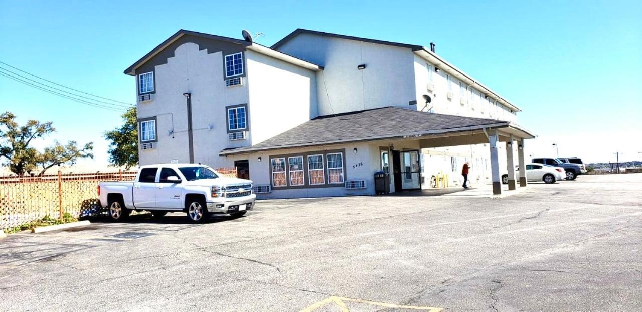 Econo Lodge San Antonio Near Seaworld - Medical Center Exterior photo