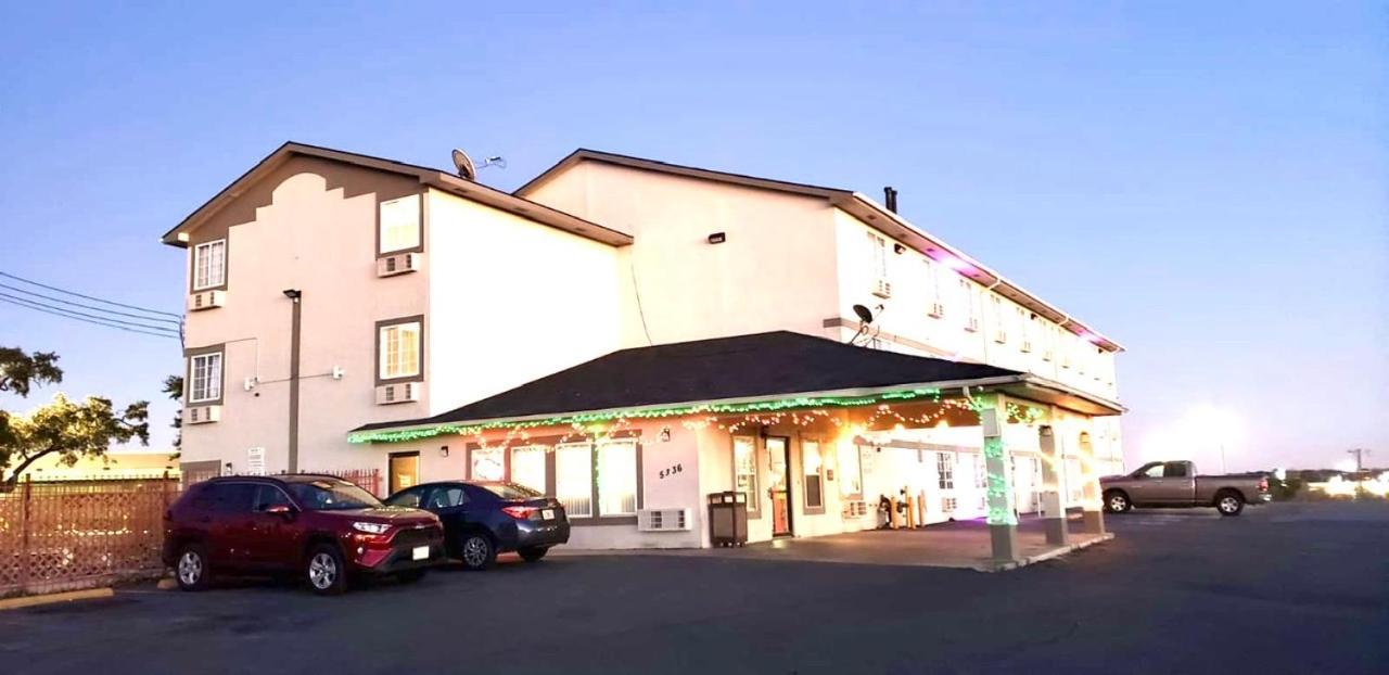 Econo Lodge San Antonio Near Seaworld - Medical Center Exterior photo